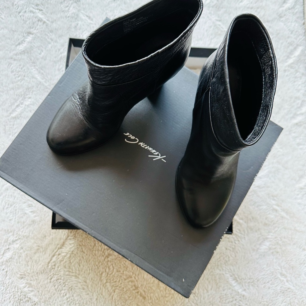 Elegant boots from Kenneth Cole.